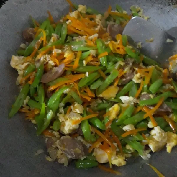 Selanjutnya,masukan wortel dan buncis,masak sampai matang ,koreksi rasa dan siap disajikan.