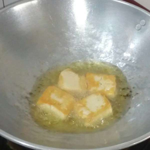 Goreng tahunya sampai matang