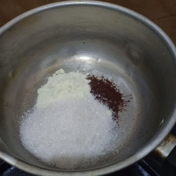 Campurkan agar-agar,gula pasir,coklat bubuk.