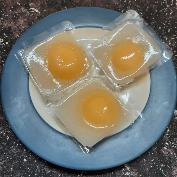 jelly telur ceplok siap disajikan.
