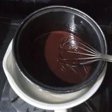 Aduk hingga meleleh dan tercampur merata, siap diaplikasikan.