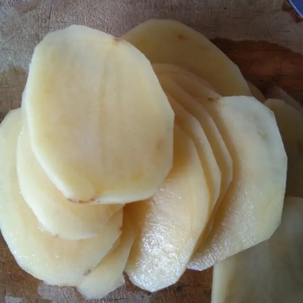 Iris tipis kentang.