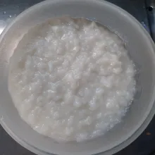 Lalu siapkan bubur yang telah dimasak.