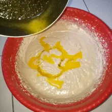 Masukan margarin,aduk dengan spatula.Pastikan tidak ada margarin yang mengendap di bawah.