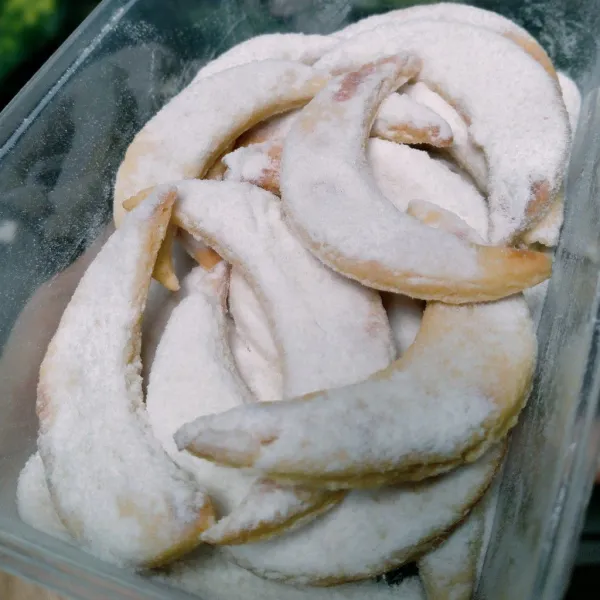Yummy, camilan lezatt untuk anak sudah siap. pasti anak kita suka deh, karena rasanya manis dan lembut di mulut. selamat mencoba.