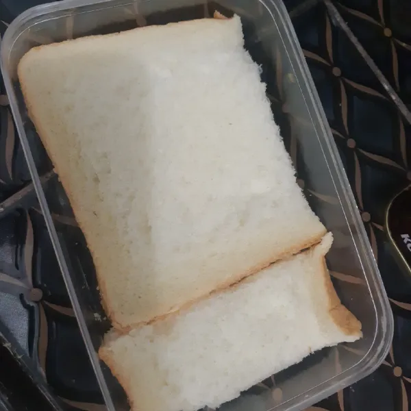 susun roti tawar untuk layer paling bawah.