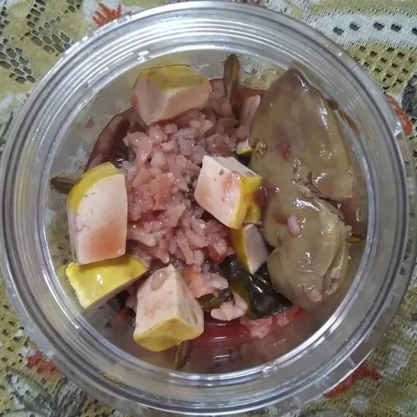 Masukkan ke dalam blender.