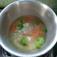Lalu masukan sayur beserta tahu masak -+5 menit saja.