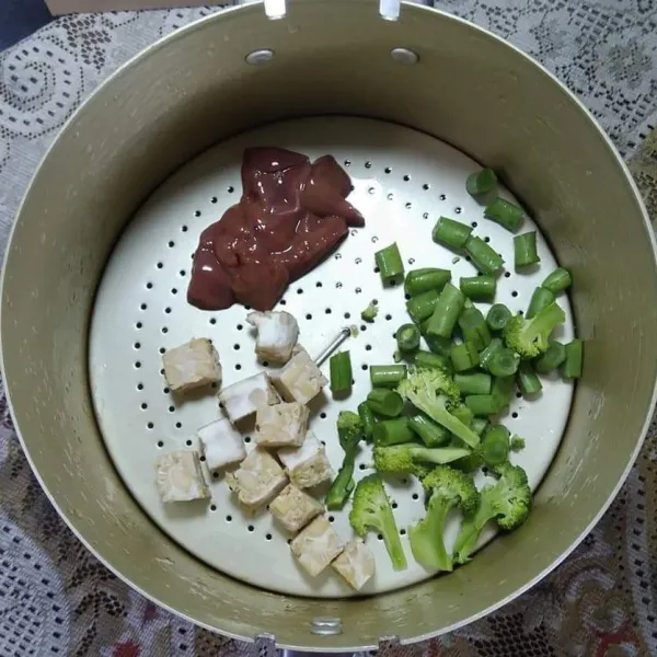 Masukkan ke dalam langseng.