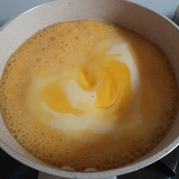 Masak hingga mendidih. Angkat.
