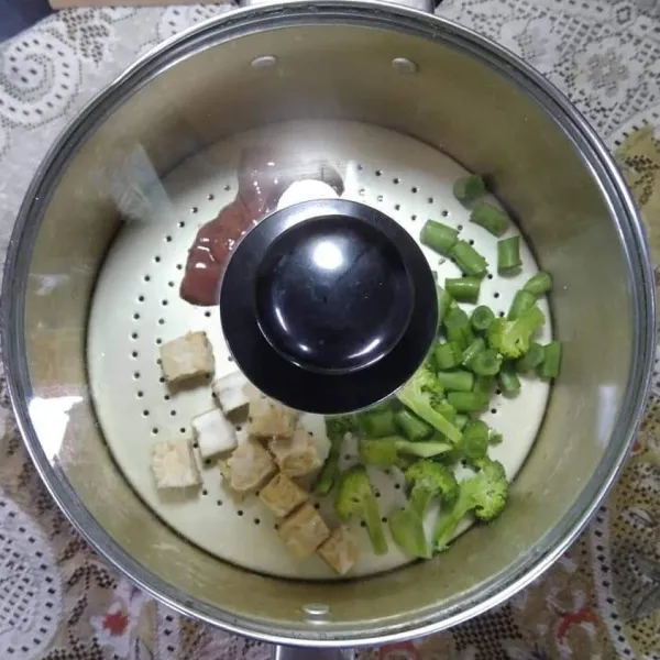 Tutup langseng, masak sampai matang.