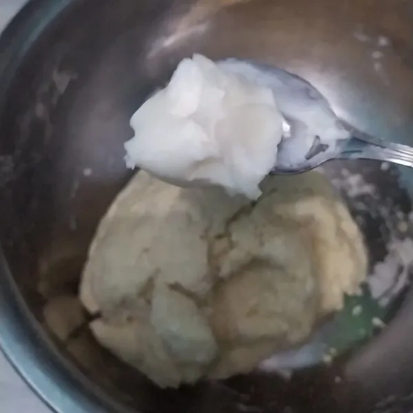 Lalu masukkan mentega putih.