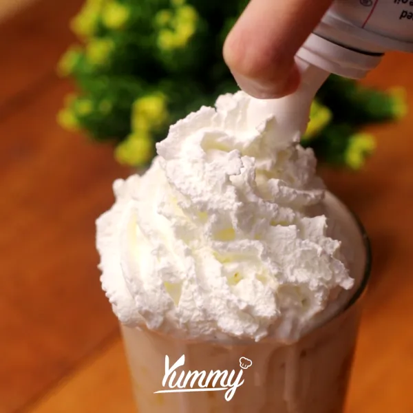 Tambahkan Whipped cream