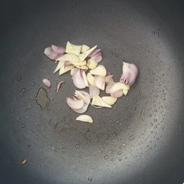 Tumis bawang merah bawang putih