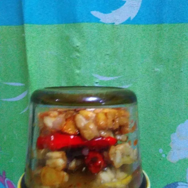 Haluskan bumbu beserta tempe masam