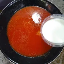 Tambahkan kaldu bubuk, gula pasir, garam dan tepung maizena.