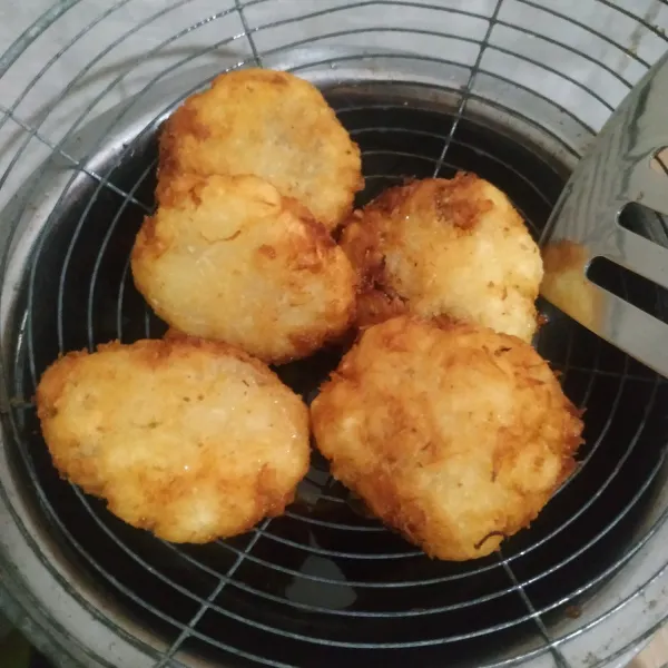 Angkat dan tiriskan. Siap disajikan.