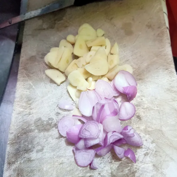 Iris bawang merah dan bawang putih