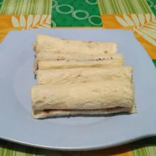 Gulung rotinya.