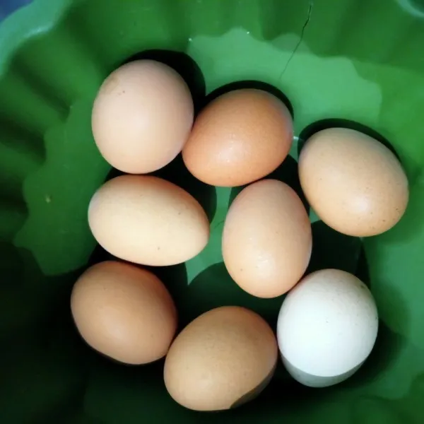 Siapkan telur lalu rebus secukupnya sesuai selera.