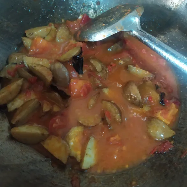 Masak sampai bumbu meresap.