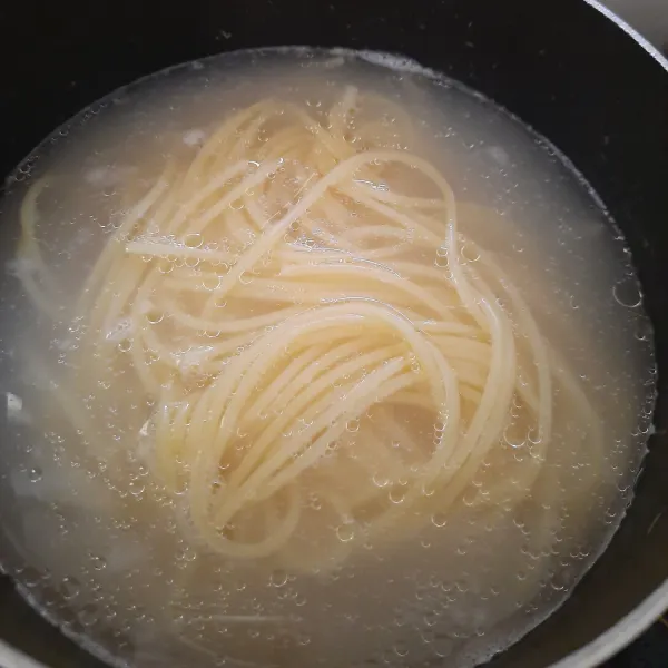 rebus spaghetti sampai matang aldente.