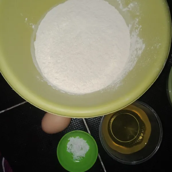 Siapkan bahan untuk kulit pastel.