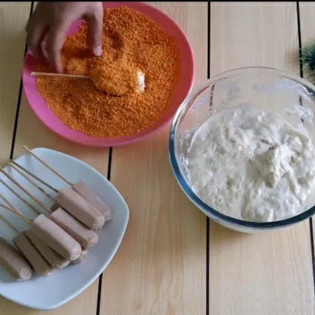 Kemudian baluri dengan tepung roti sesuai selera