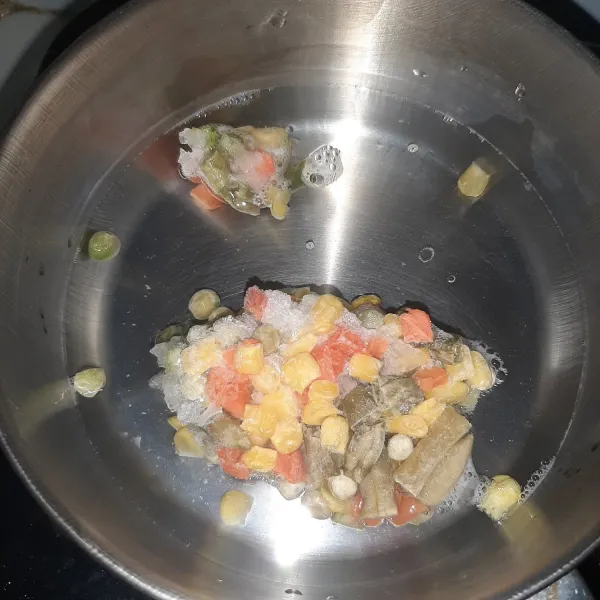 rebus mix vegetables lalu tiriskan.