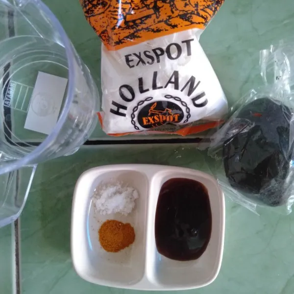 Kemudian, buat sausnya. Terlebih dulu siapkan bahan.