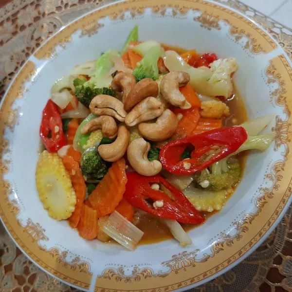 Taburi kacang mede, sajikan