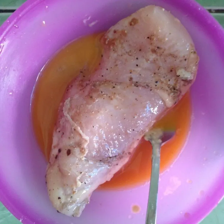 Step 2 Chicken Katsu Saus Telur Asin