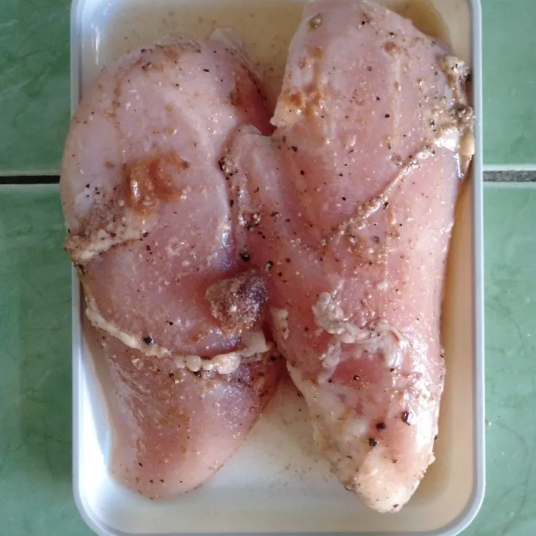 Step 1 Chicken Katsu Saus Telur Asin