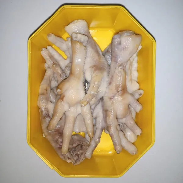 Rebus ceker sampai empuk atau bisa dipresto.