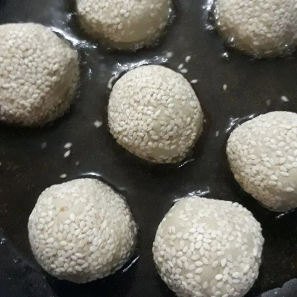 Goreng dengan api sedang.Sampai matang, angkat sajikan.