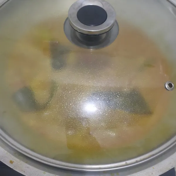 Matikan api tutup dan biarkan selama 30 menit biarkan empuk.