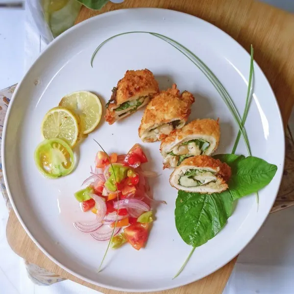 Potong ayam gulung menyerong, beri pelengkap sambal dabu-dabu. Siap disajikan.