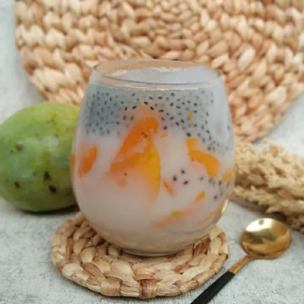 Tambahkan air santan dan creamer, sajikan.