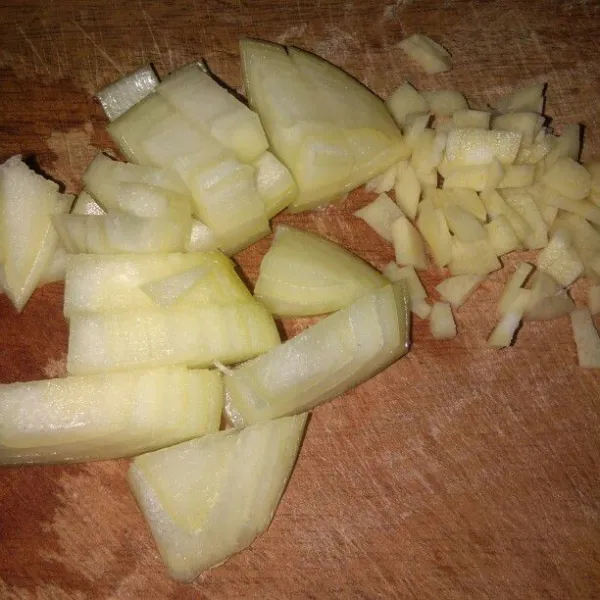 Iris bawang putih dan bawang bombai