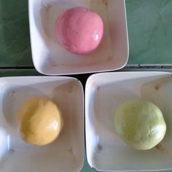 Beri pewarna sesuai selera.