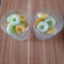 Susun ddalam gelas, es batu, gempol, dan kuah santan. Sajikan.