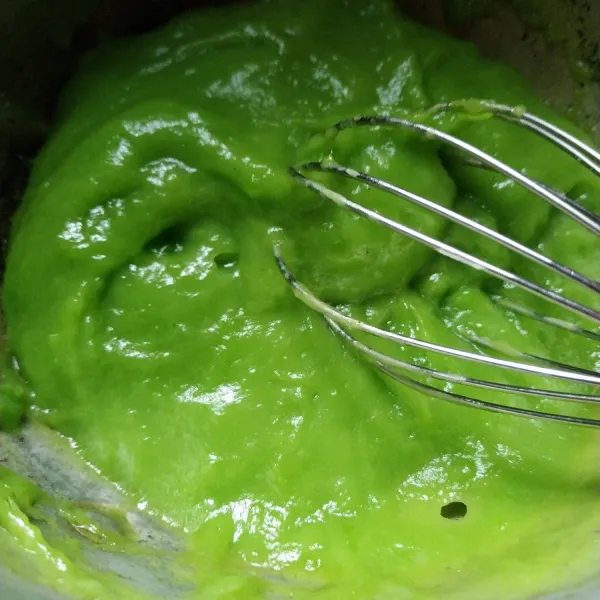 Masak hingga mengental, kemudian tuang ke loyang yang sudah dioles minyak.