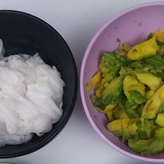 Kerok kelapa dan alpukat.