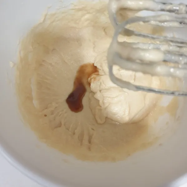 Masukkan vanilla extract