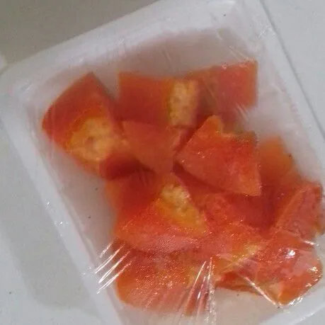 Siapkan pepaya matang.
