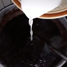 Selanjutnya tambahkan larutan tepung maizena, masak sampai mengental, sisihkan.