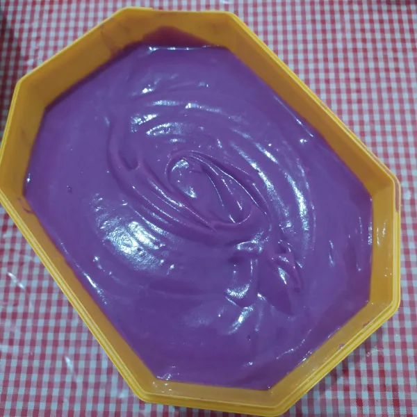 Tuang kembali dalam wadah dan bekukan di frezer. Jika ingin menikmati es krim yg lembut, keluarkan dari frezer biarkan 15 menit kemudian siap untuk disajikan dengan tekstur lembut yang pas.