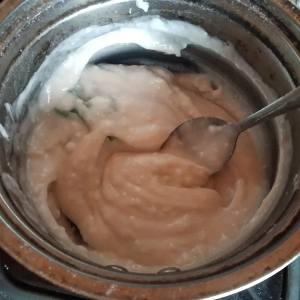 Masak dengan api kecil hingga meletup-letup. Angkat dan dinginkan.