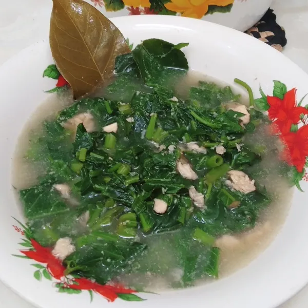 Cek rasa, masak kangkung sampai layu. Sayur bobor kangkung siap dihidangkan