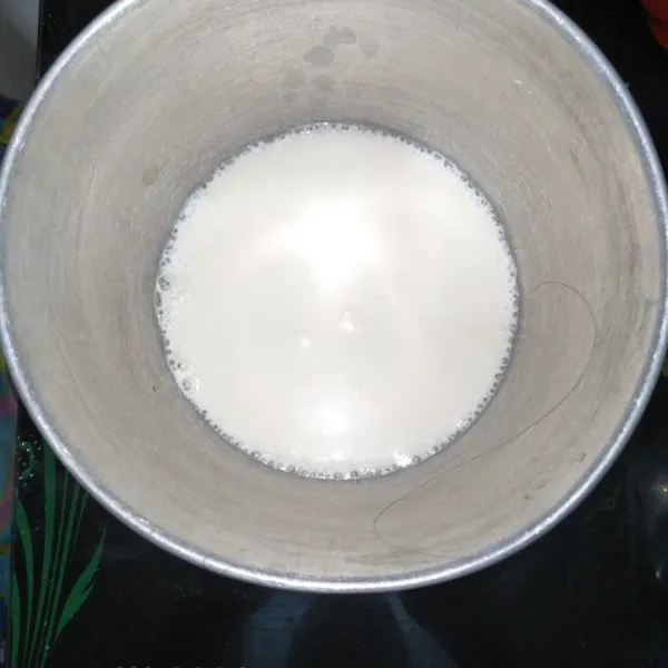 Rebus susu sapi hingga mendidih